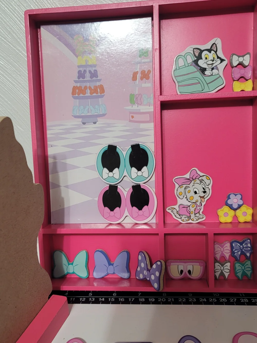 LN Disney Melissa & Doug Minnie & Daisy Wooden Magnetic Dress-Up Dolls With Tray